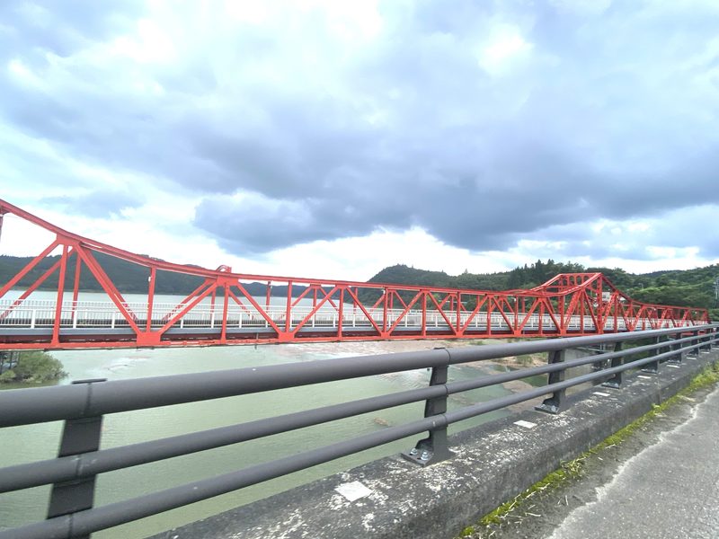 Vista del lago Hanayama desde el puente Zashu