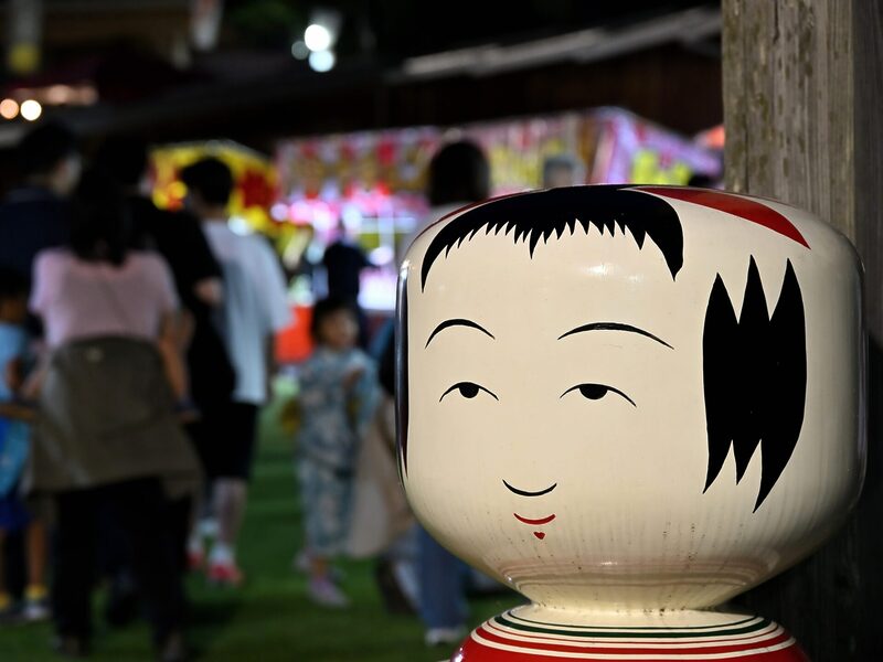 鳴子温泉の「ゆめぐり広場」に設置されているこけしのオブジェ