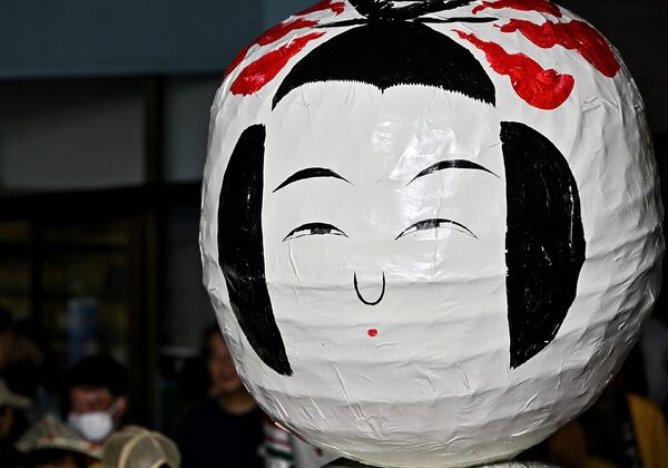 張りぼてこけし