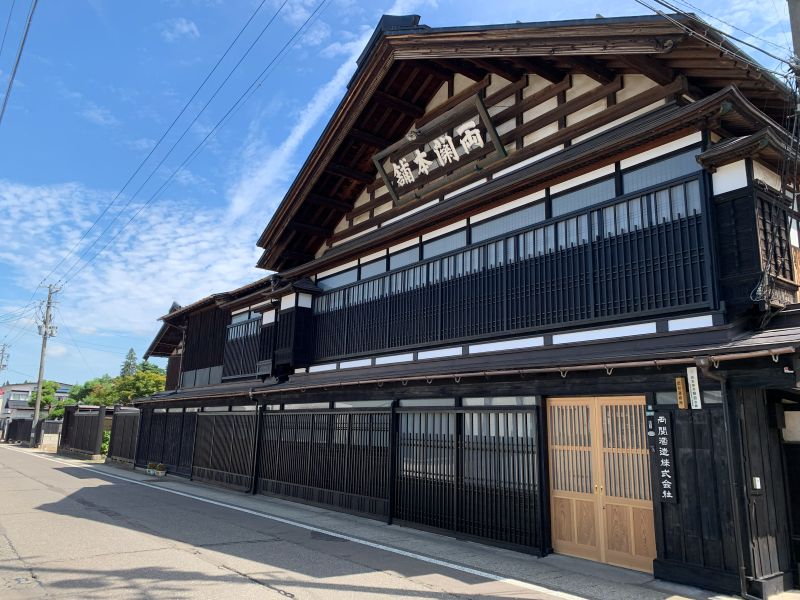 Edificio principal de la fábrica de sake Ryozeki