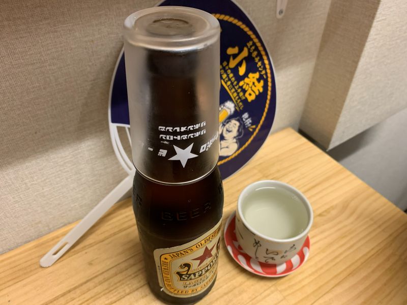We toasted with bottled beer (600 yen) served in glasses bearing the manufacturer's name, and the daily special, Nagaoka-han (600 yen)!