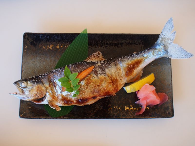 Saumon kokanee grillé au sel